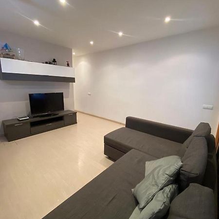 Cozy Apartment At A Great Location! Л'Успіталет-да-Любрагат Екстер'єр фото