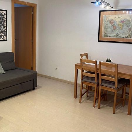 Cozy Apartment At A Great Location! Л'Успіталет-да-Любрагат Екстер'єр фото